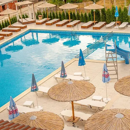 Eco Momata Hotel