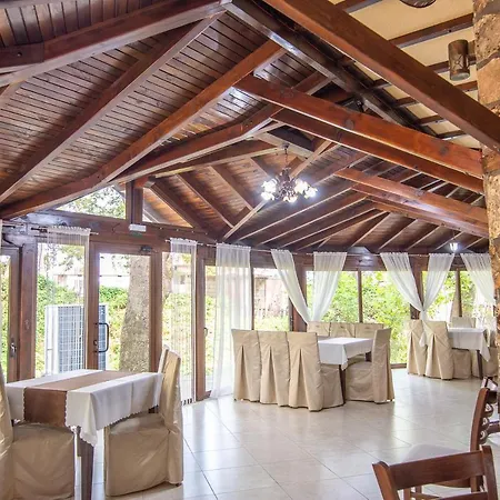 فندق Eco Momata 2*