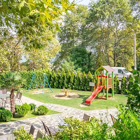 فندق Eco Momata 2*