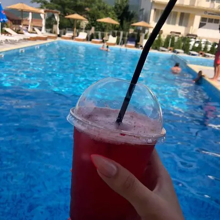 מלון Eco Momata 2*