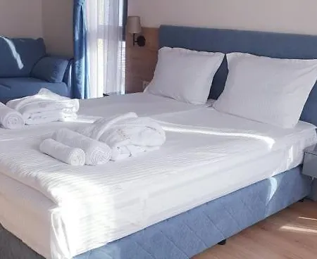 Eco Momata Коларово